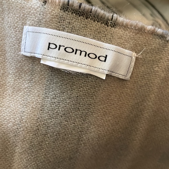 Scarf - Picture 4 of 4